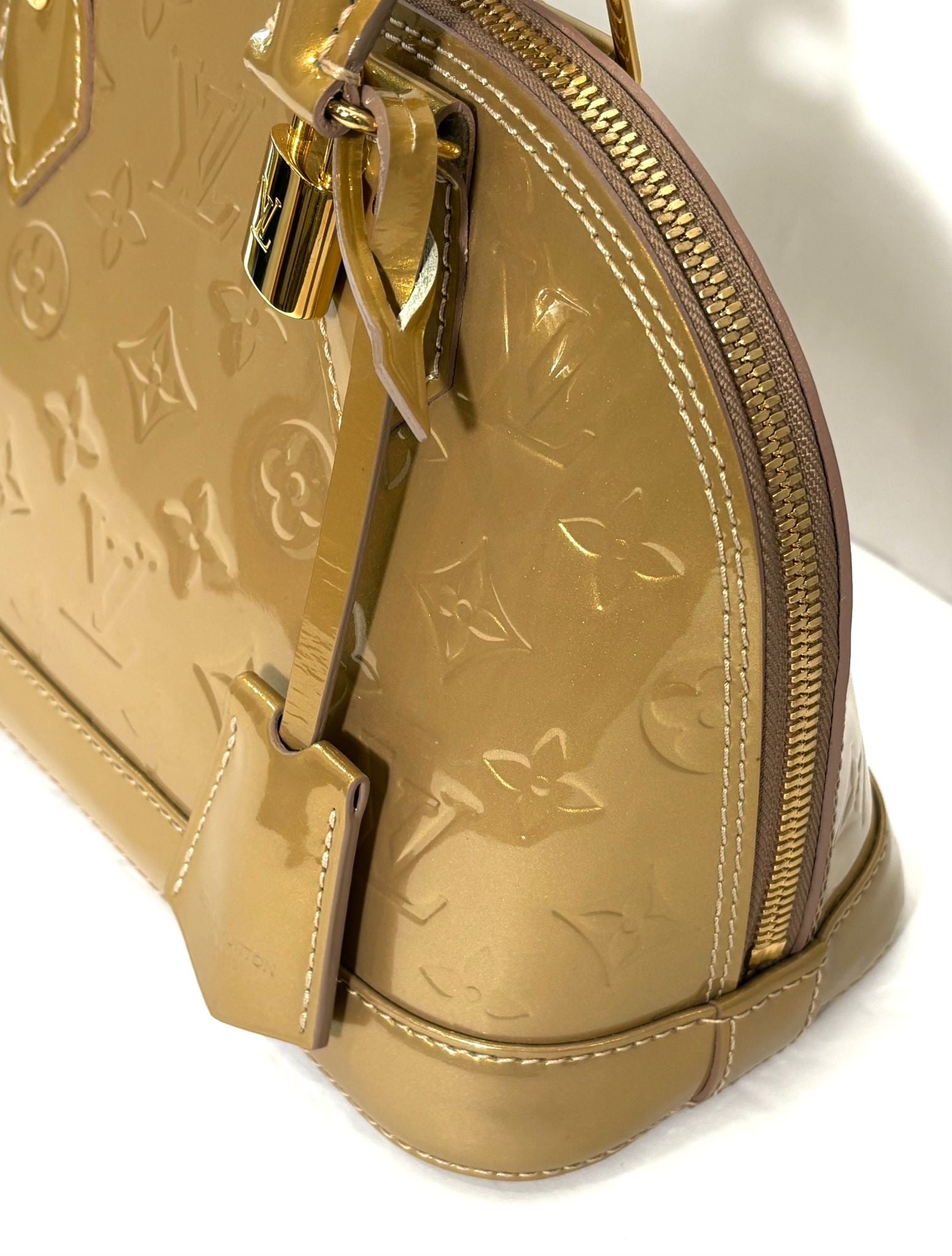 LOUIS VUITTON VERNIS ALMA BB HANDBAG GOLD