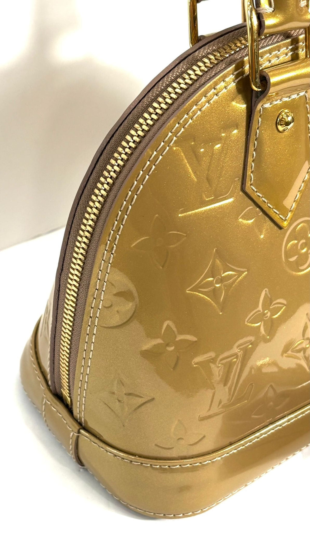 LOUIS VUITTON VERNIS ALMA BB HANDBAG GOLD