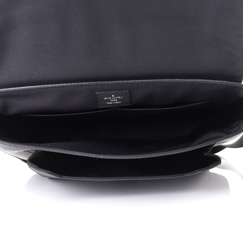 LOUIS VUITTON MONOGRAM ECLIPSE TAIGARAMA MESSENGERAMA BAG