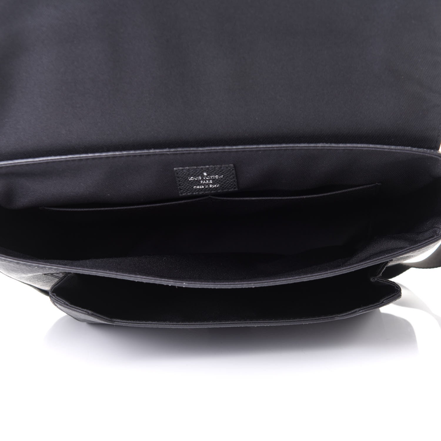 LOUIS VUITTON MONOGRAM ECLIPSE TAIGARAMA MESSENGERAMA BAG