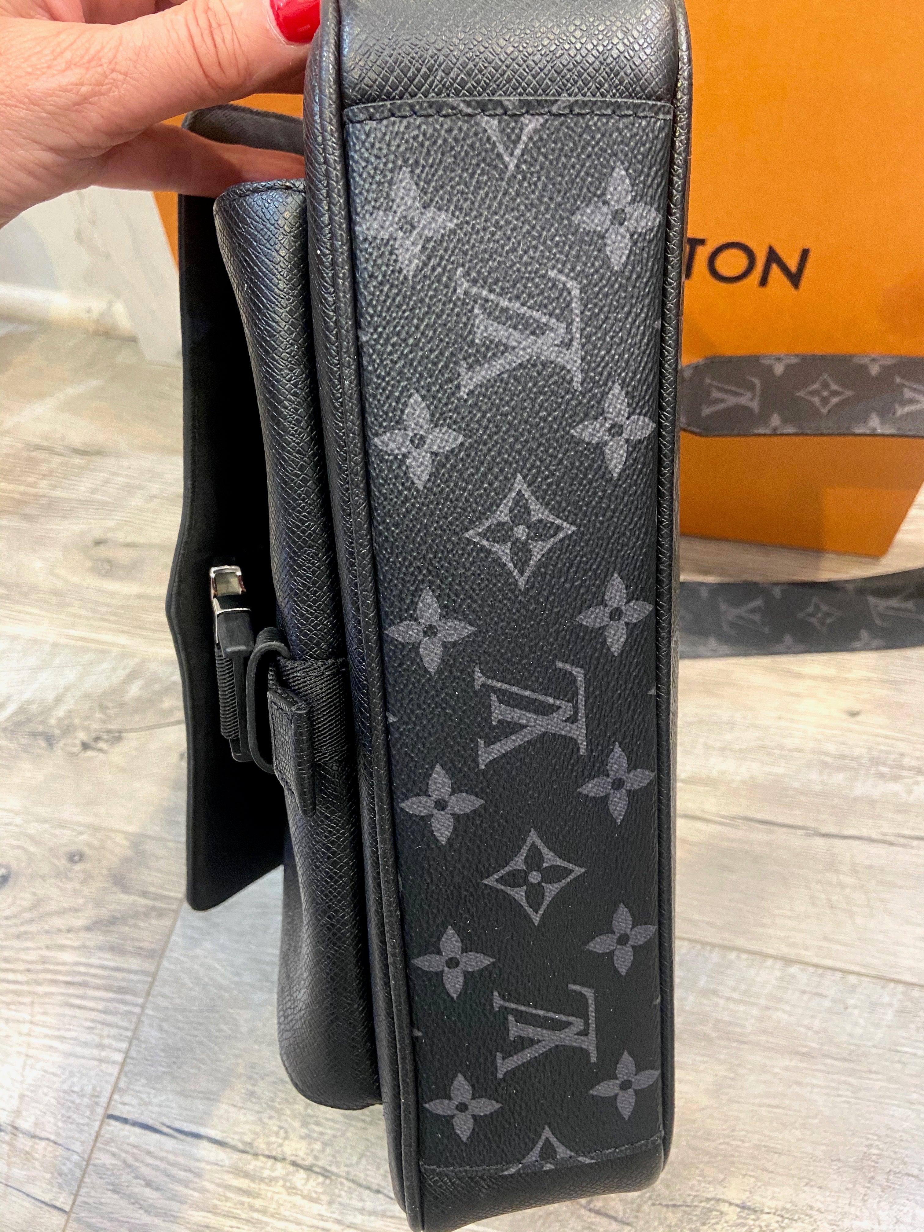 LOUIS VUITTON MONOGRAM ECLIPSE TAIGARAMA MESSENGERAMA BAG