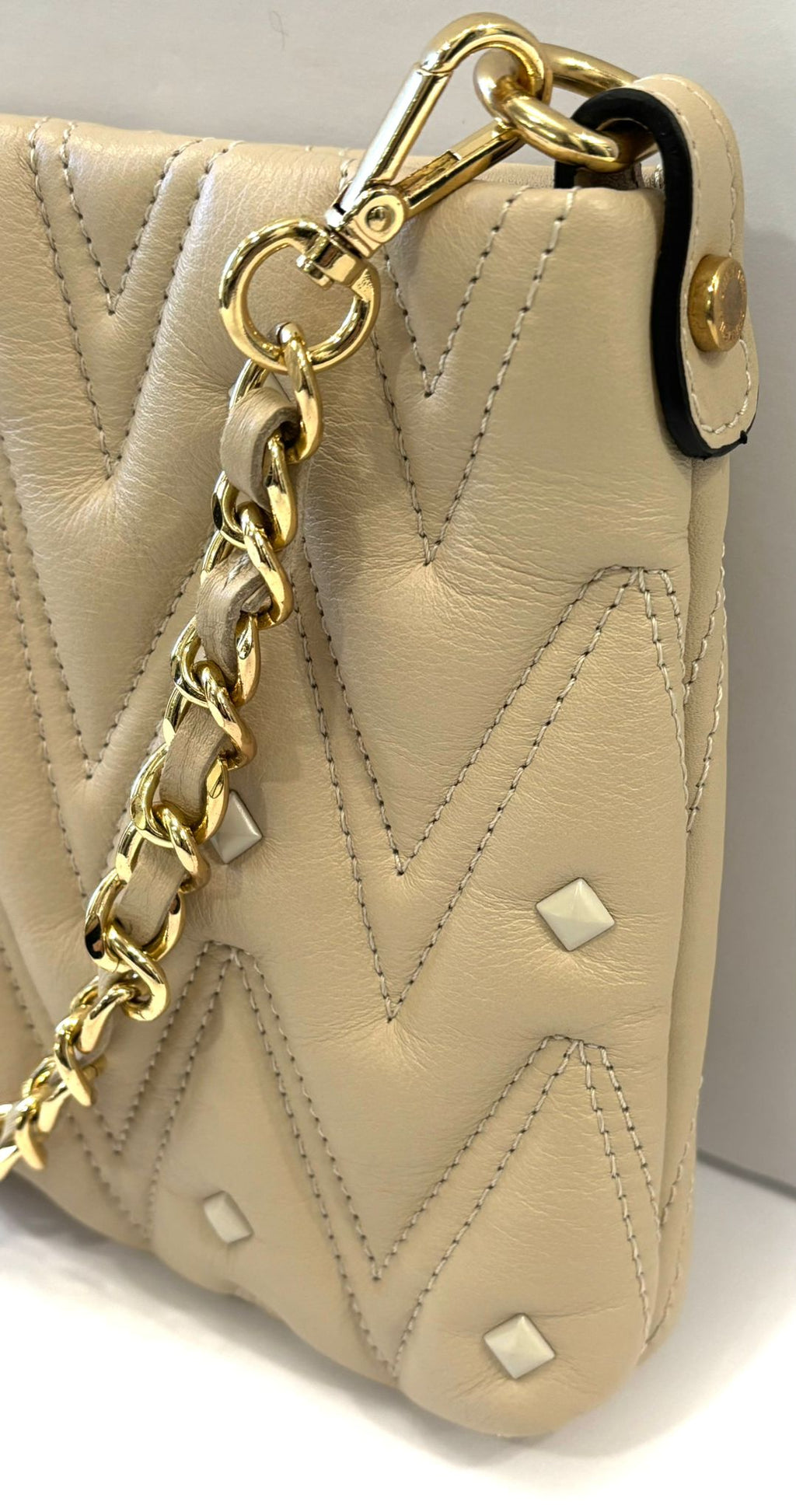 VALENTINO VANILLE D CHEVRON QUILTED LEATHER SHOULDER BAG