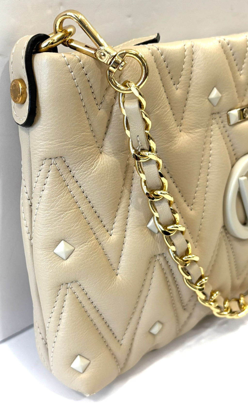 VALENTINO VANILLE D CHEVRON QUILTED LEATHER SHOULDER BAG
