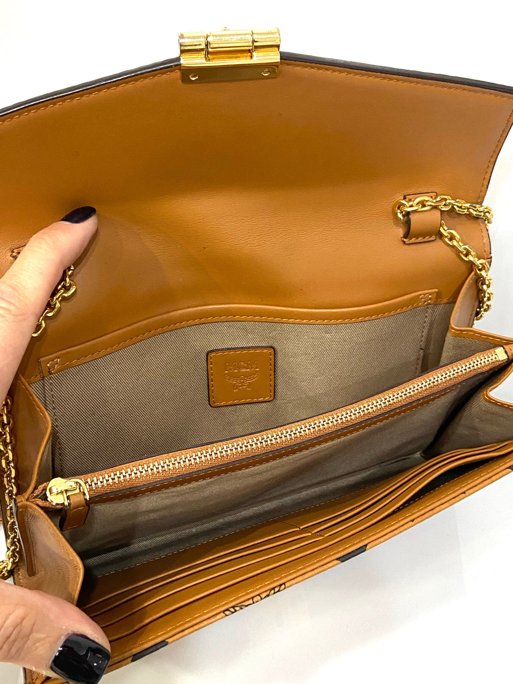MCM VISETOS PATRICIA WALLET ON A CHAIN