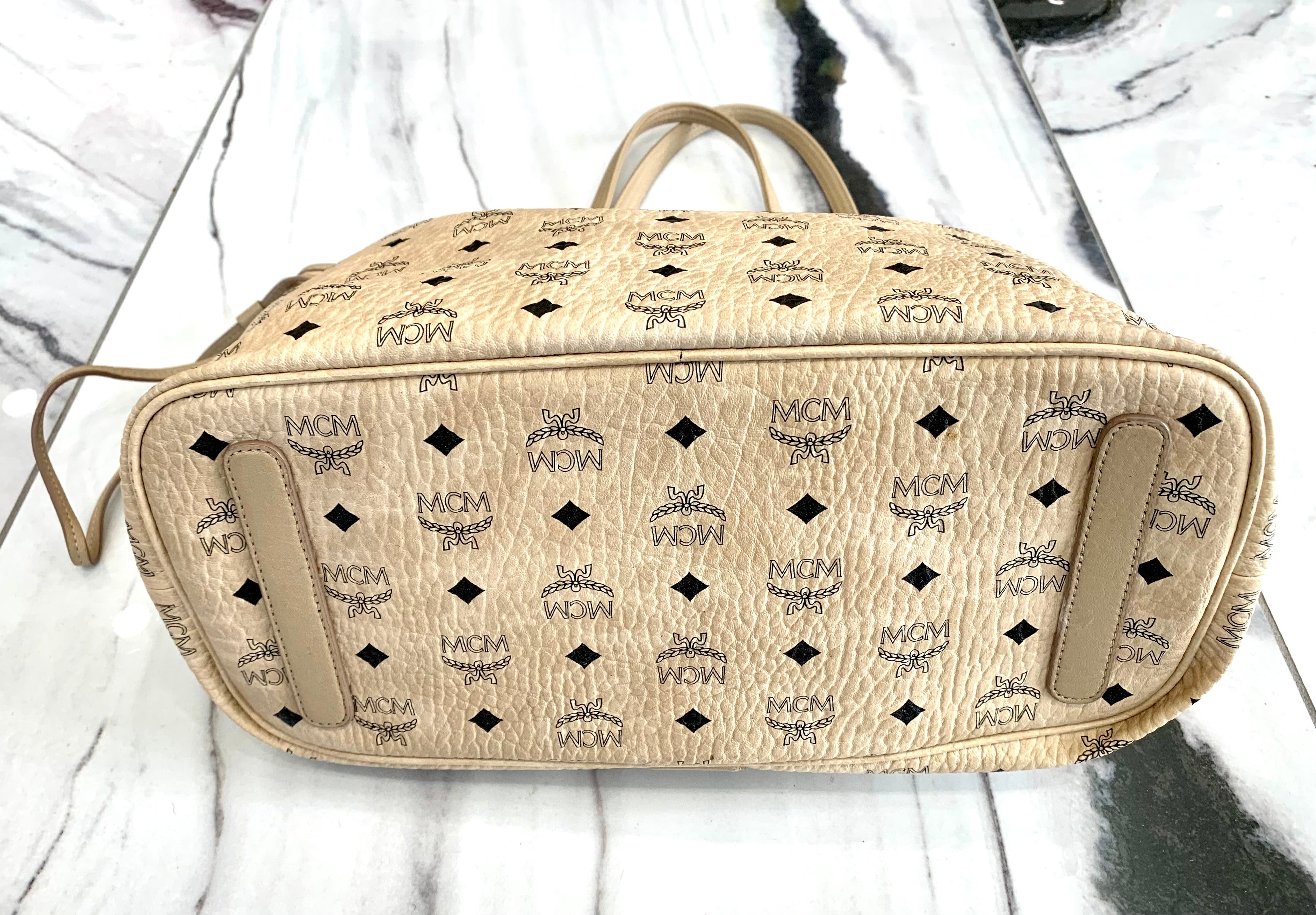 MCM VISETOS MEDIUM REVERSIBLE TOTE