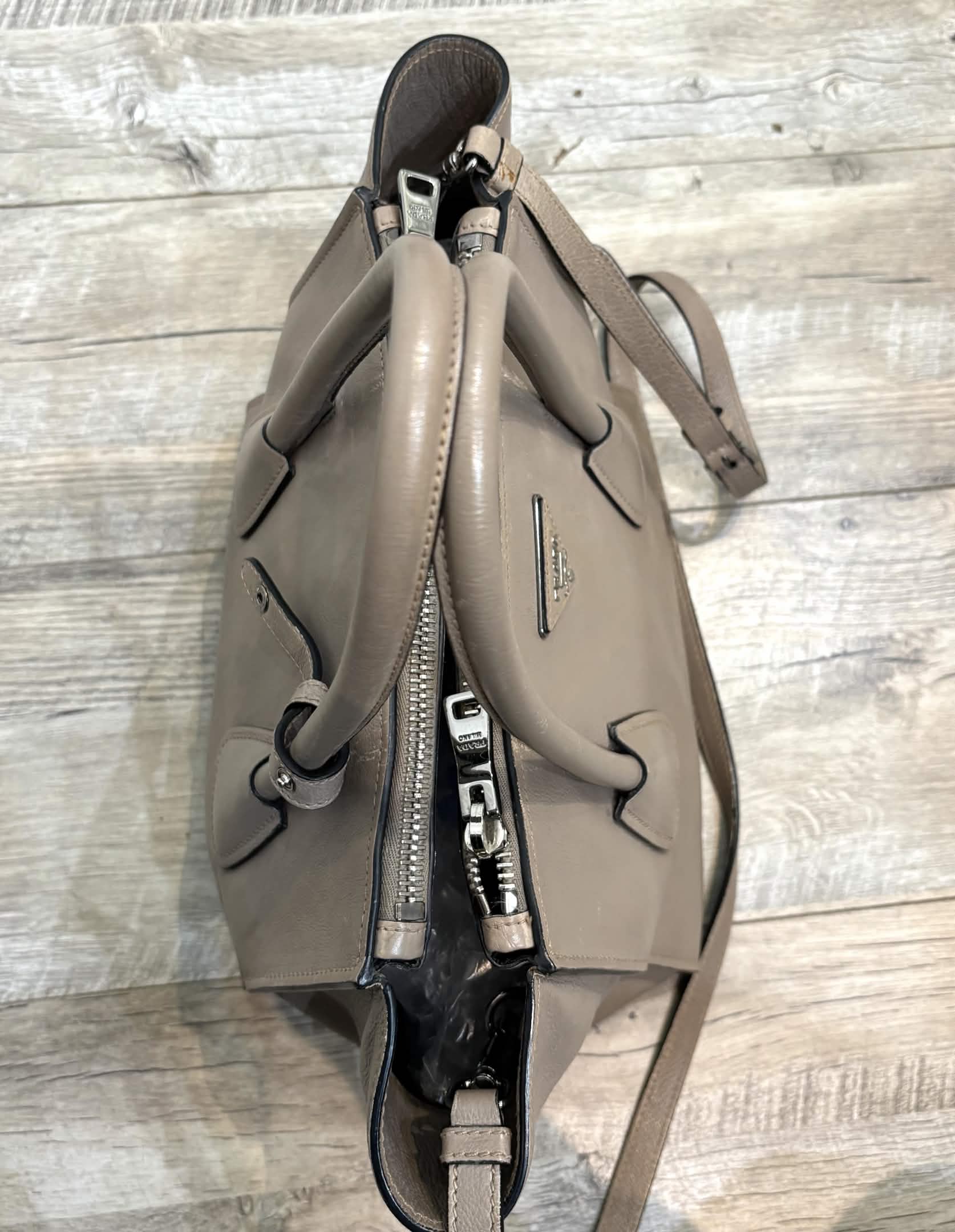 PRADA GLACE LEATHER TWIN POCKET DOUBLE HANDLE TOTE BAG