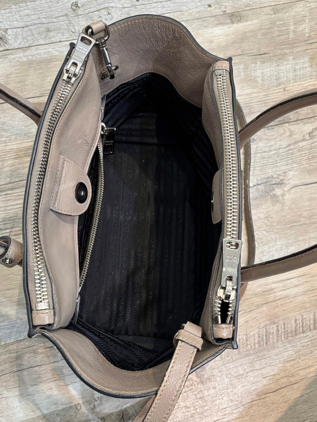 PRADA GLACE LEATHER TWIN POCKET DOUBLE HANDLE TOTE BAG