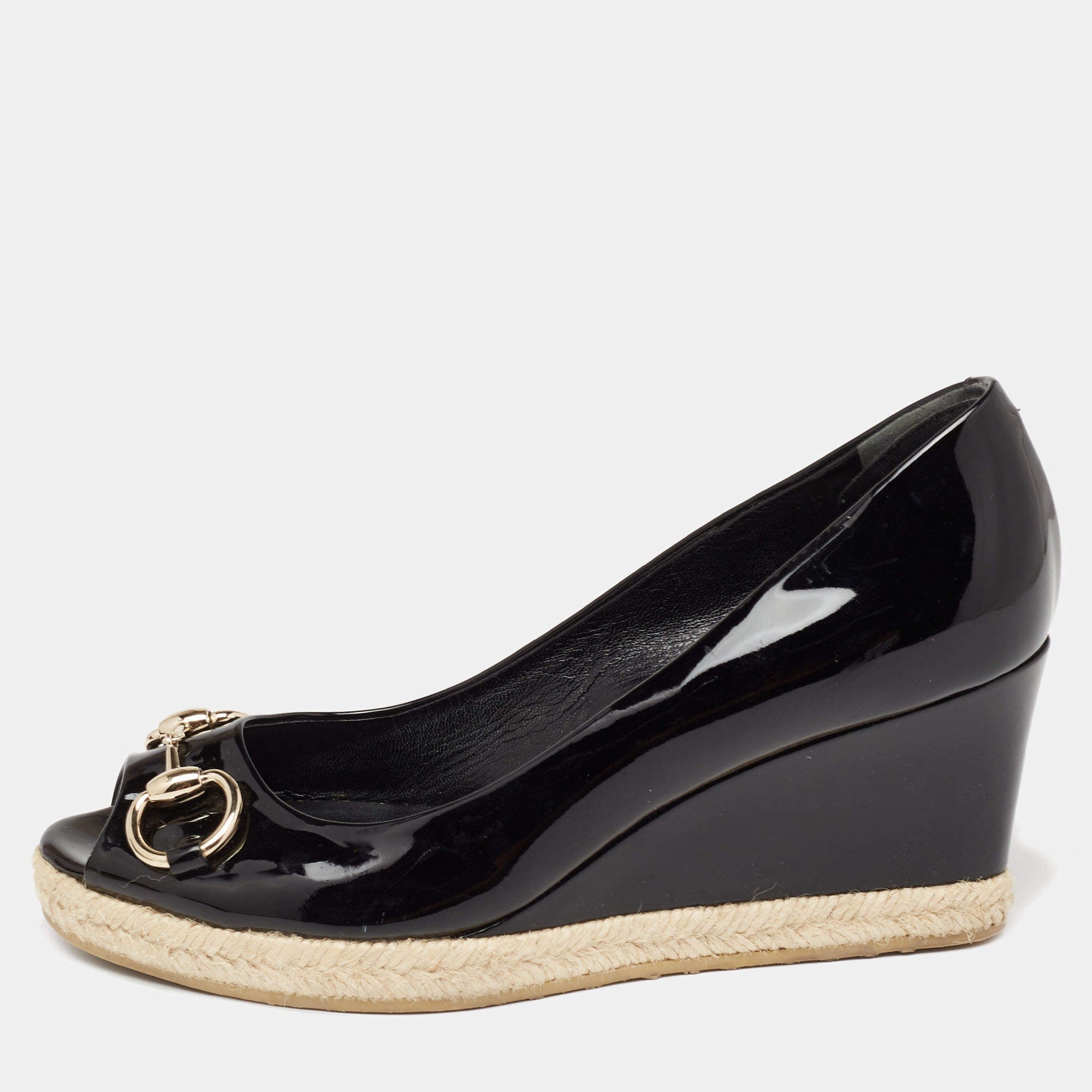GUCCI PATENT LEATHER HORSEBIT PEEP TOE WEDGE HEEL PUMPS