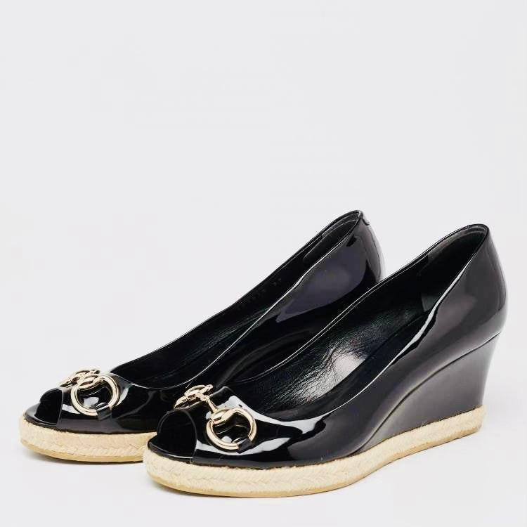 GUCCI PATENT LEATHER HORSEBIT PEEP TOE WEDGE HEEL PUMPS