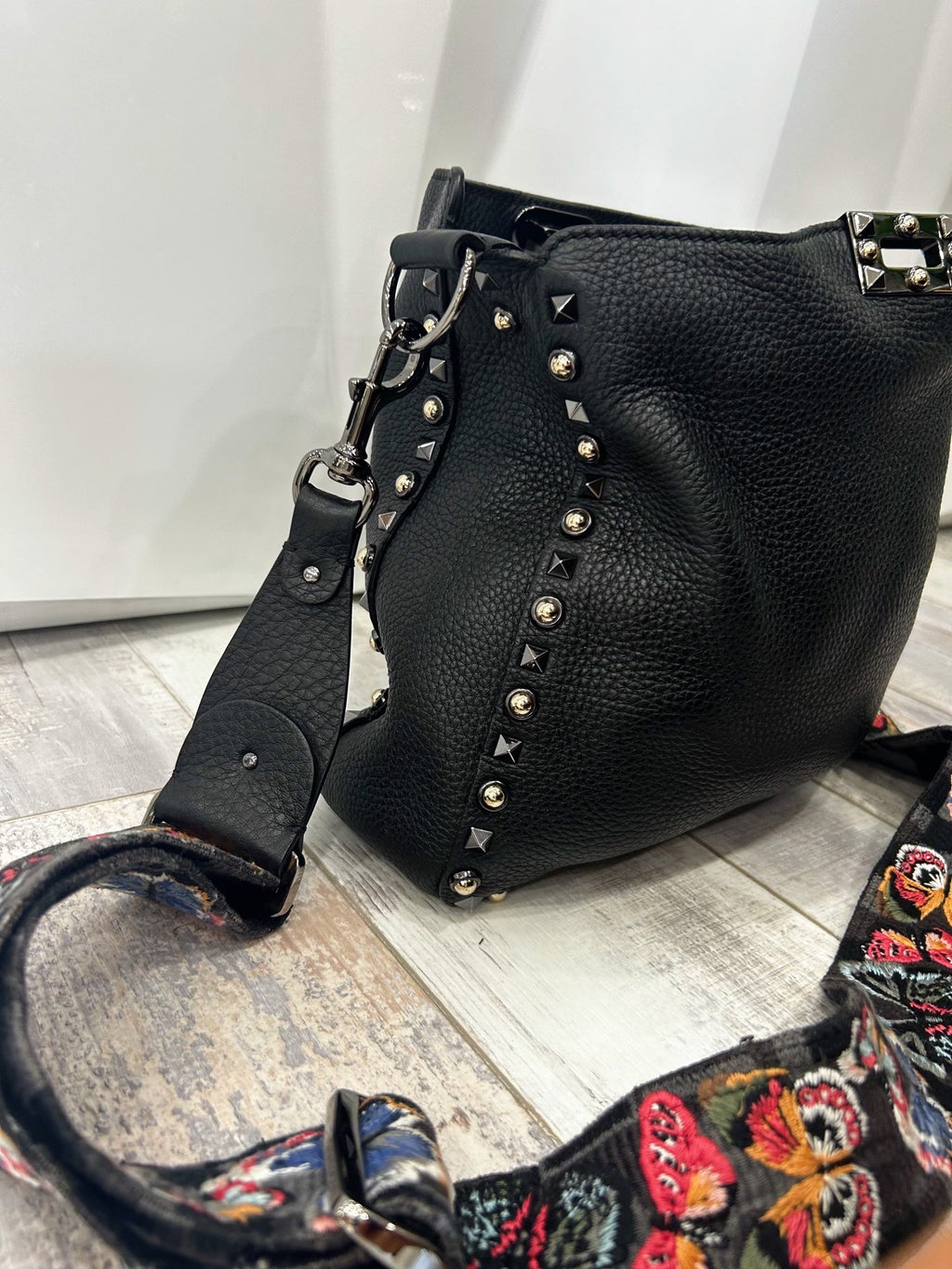 VALENTINO GARAVANI ROCKSTUD NOIR CALFSKIN LEATHER GUITAR HOBO BAG