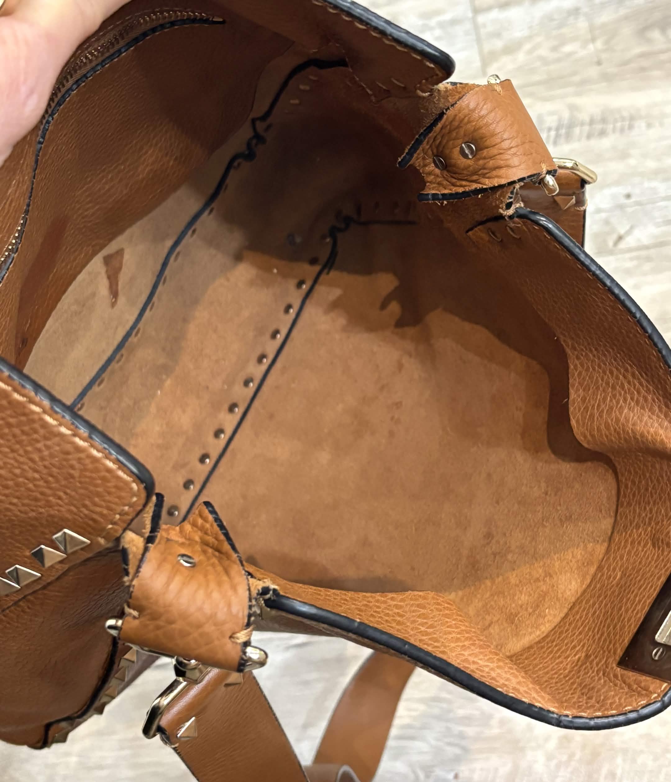 VALENTINO ROCKSTUD PEBBLED CALFSKIN LEATHER CROSSBODY BAG