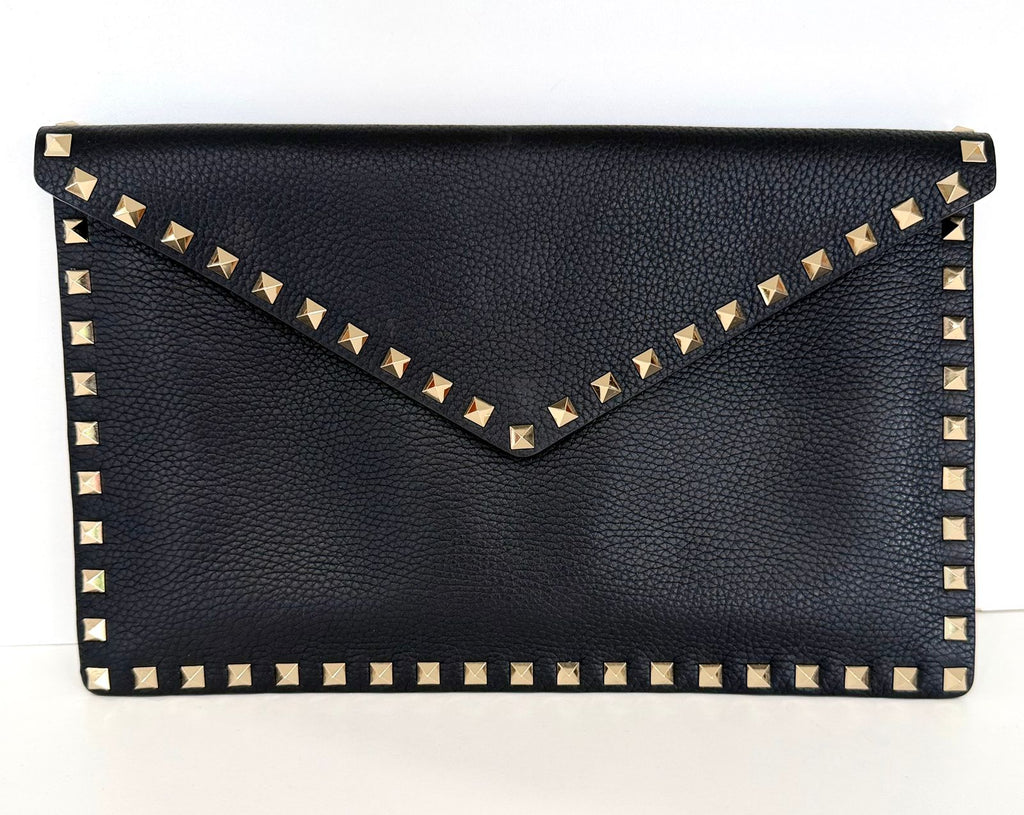 VALENTINO ROCKSTUD LARGE ENVELOPE GRAINED CALFSKIN LEATHER CLUTCH