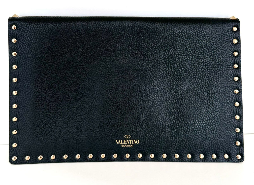VALENTINO ROCKSTUD LARGE ENVELOPE GRAINED CALFSKIN LEATHER CLUTCH