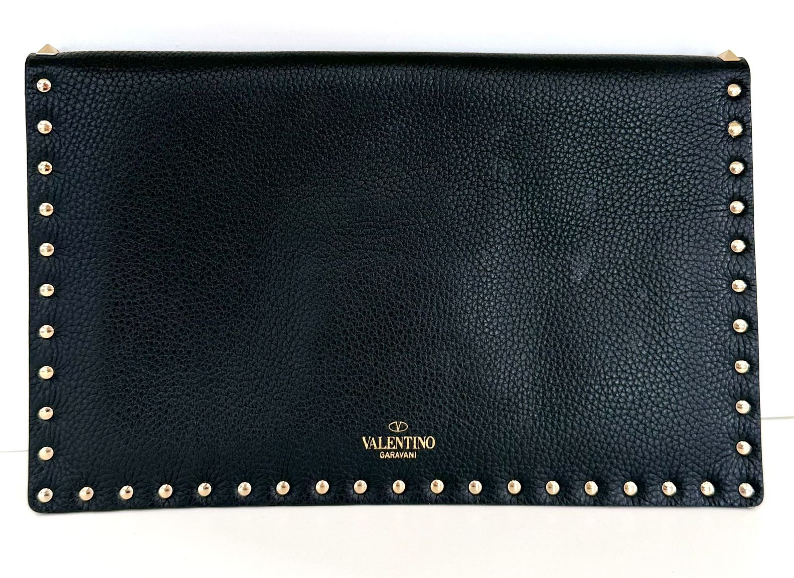 VALENTINO ROCKSTUD LARGE ENVELOPE GRAINED CALFSKIN LEATHER CLUTCH