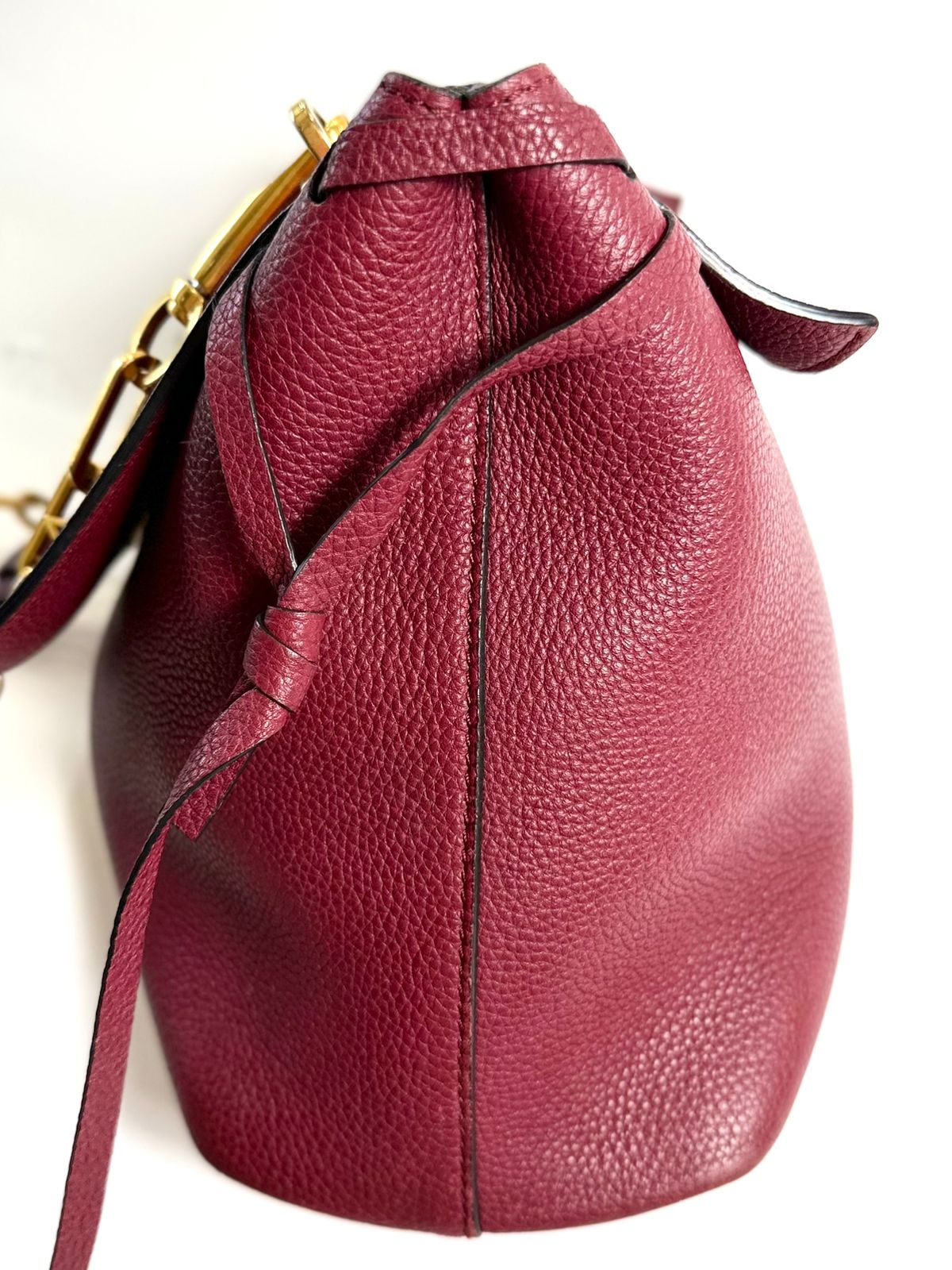 VALENTINO VLOGO CHAIN GRAINED CALFSKIN LEATHER SHOULDER BAG