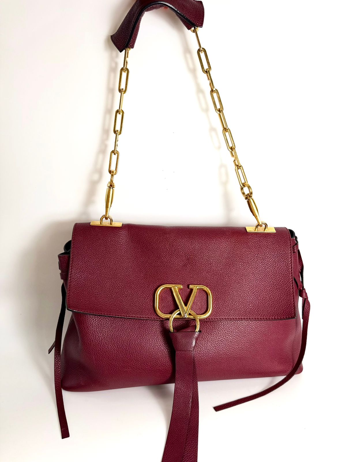 VALENTINO VLOGO CHAIN GRAINED CALFSKIN LEATHER SHOULDER BAG