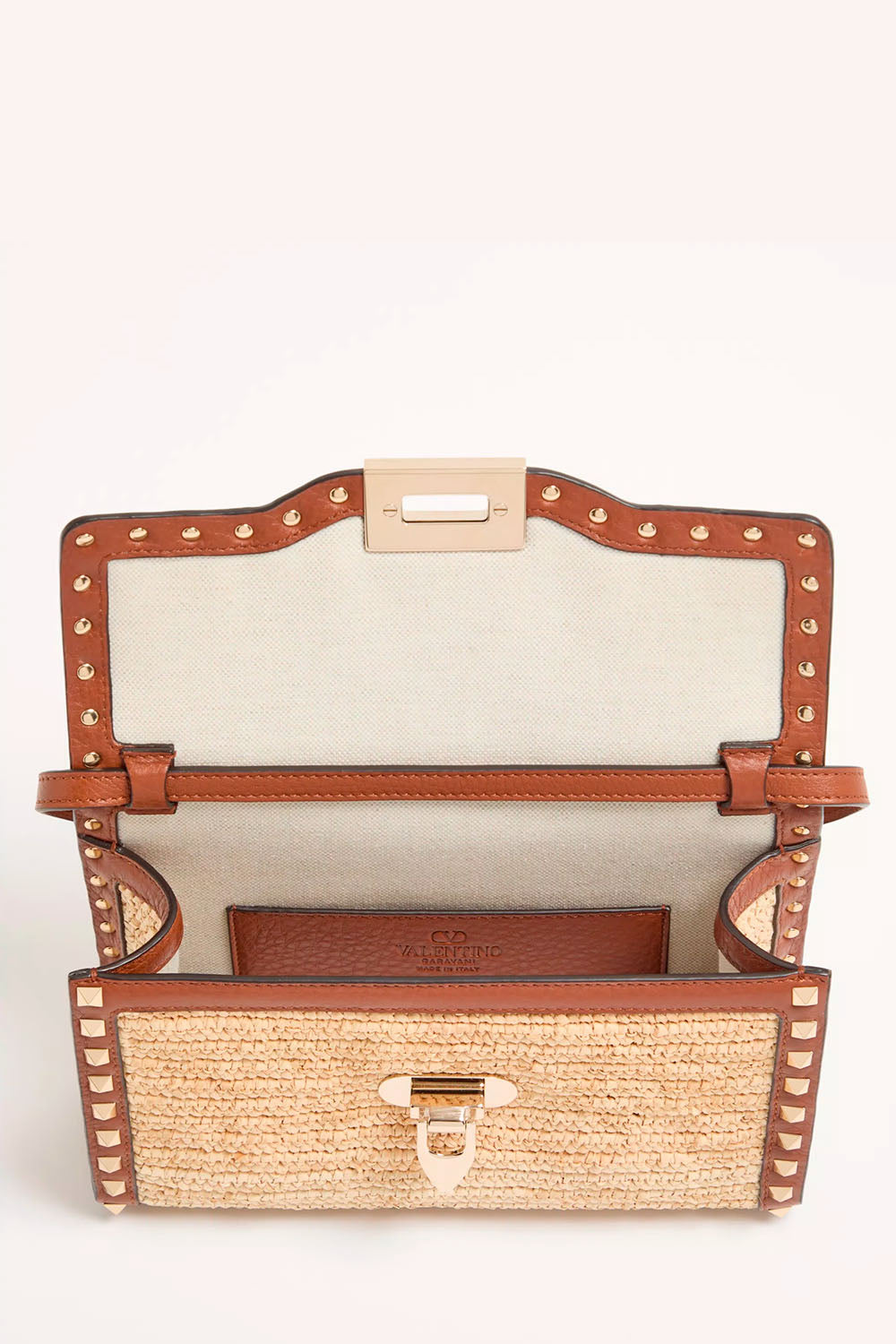Rockstud Small Shoulder Bag In Raffia