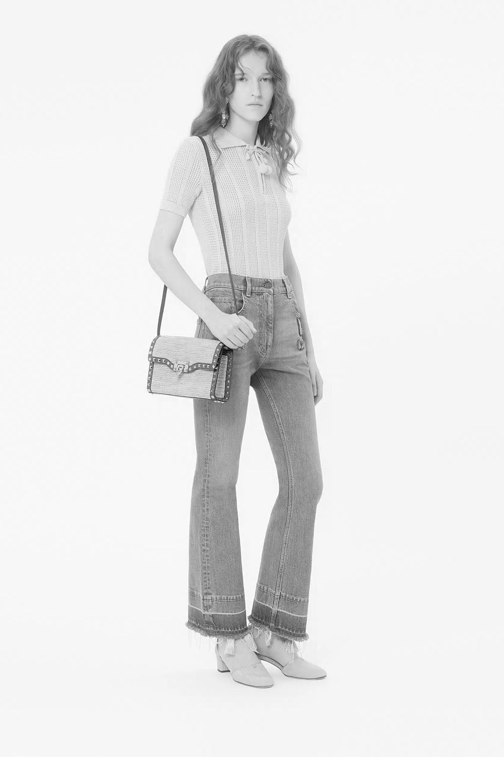 Rockstud Small Shoulder Bag In Raffia