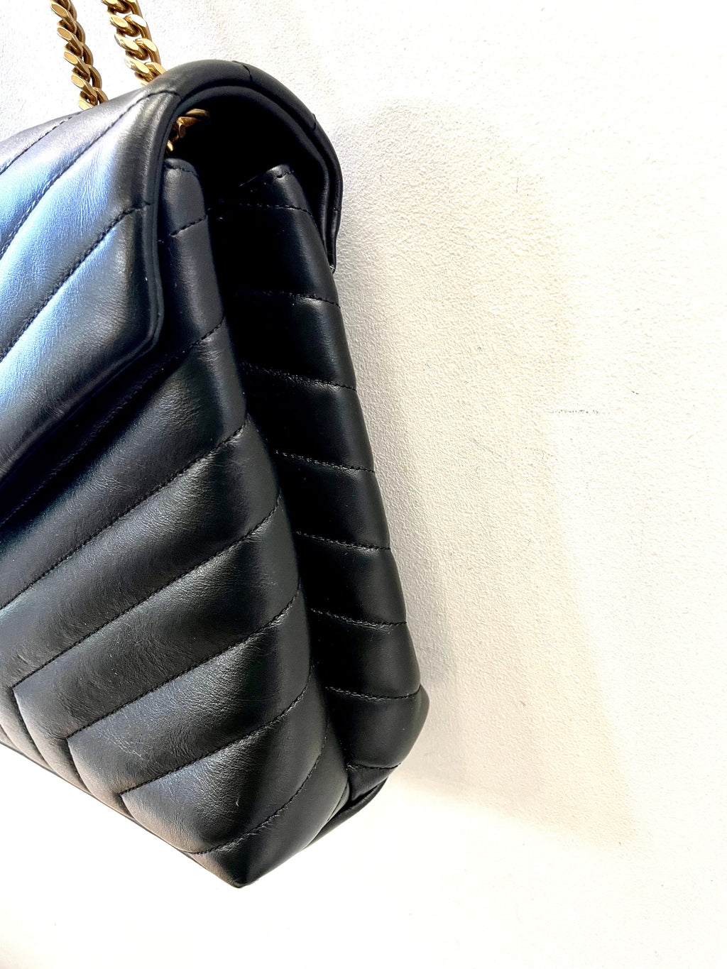 YSL MEDIUM LOULOU Y QUILTED CALFSKIN SHOULDER BAG