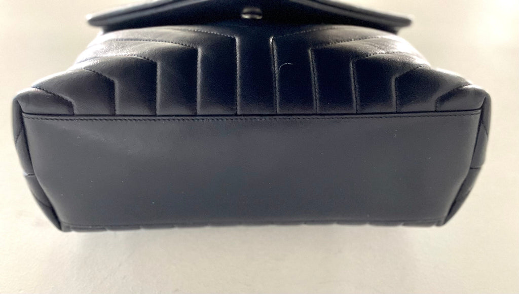 YSL MEDIUM LOULOU MATELASSE LEATHER SHOULDER BAG