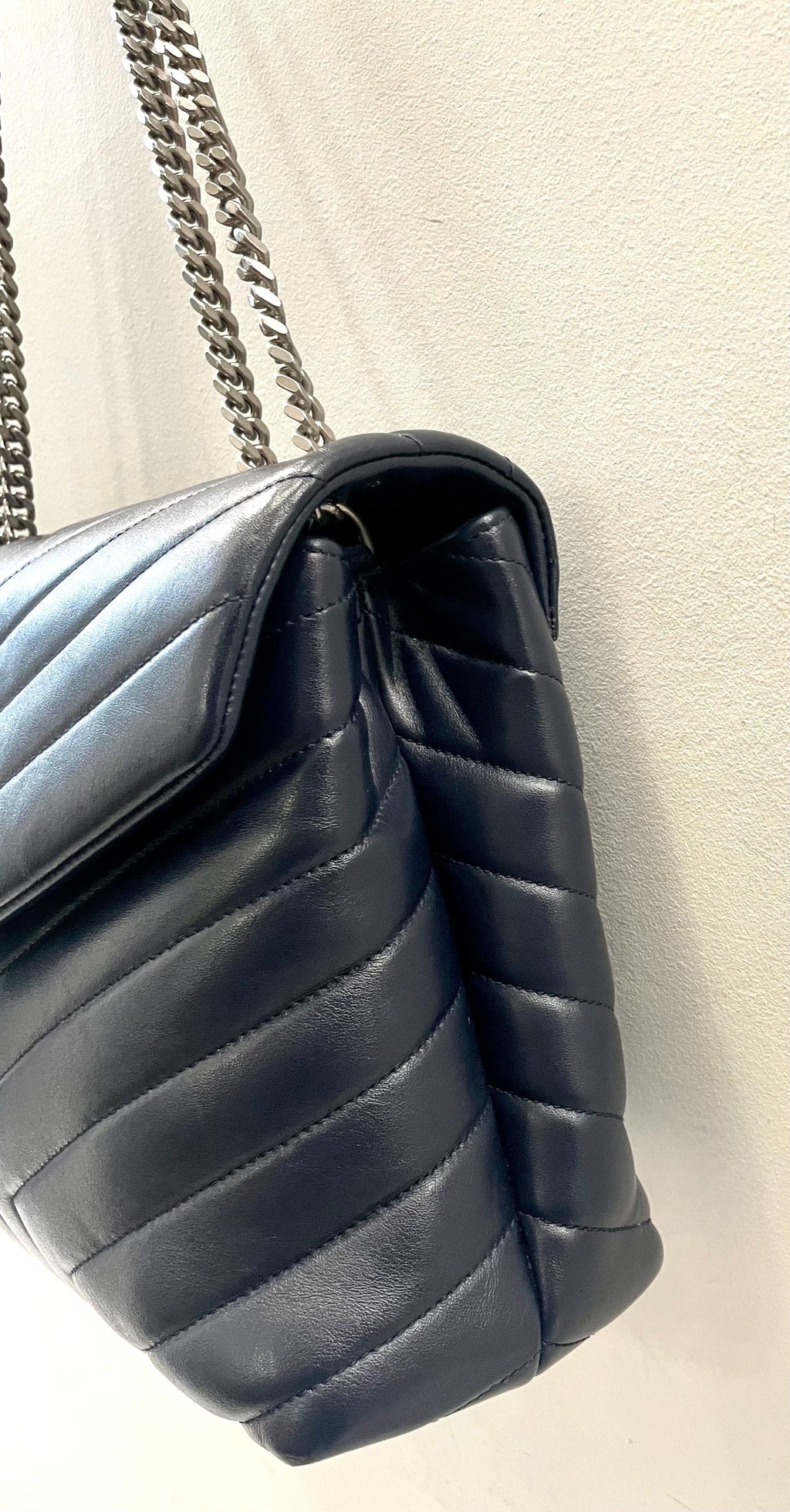 YSL MEDIUM LOULOU MATELASSE LEATHER SHOULDER BAG