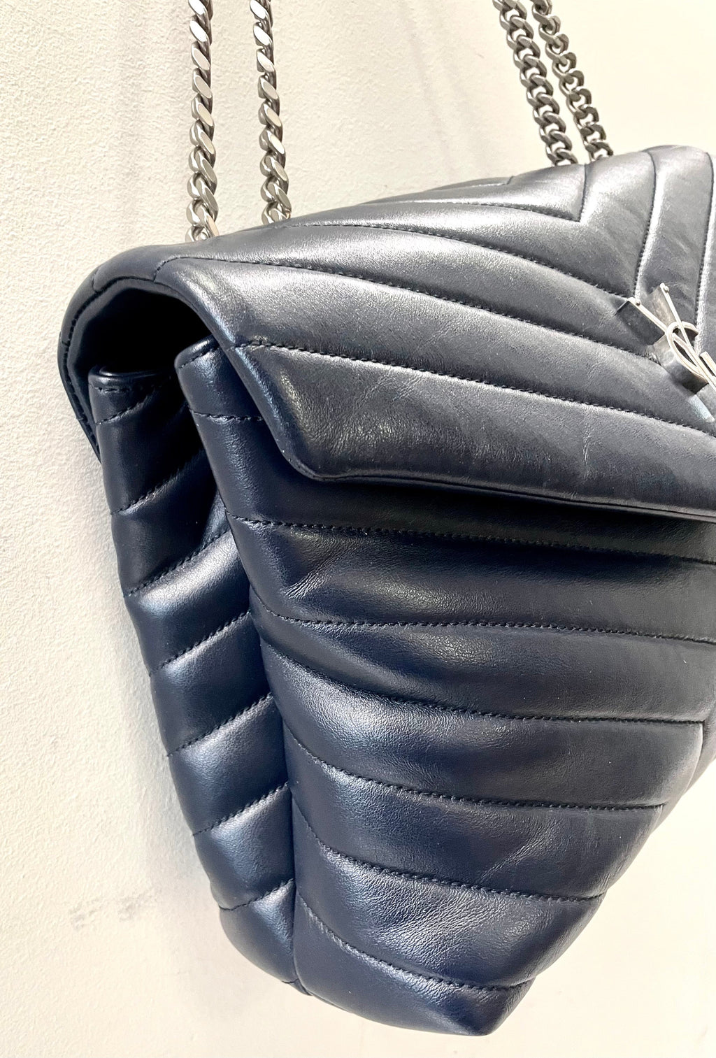 YSL MEDIUM LOULOU MATELASSE LEATHER SHOULDER BAG