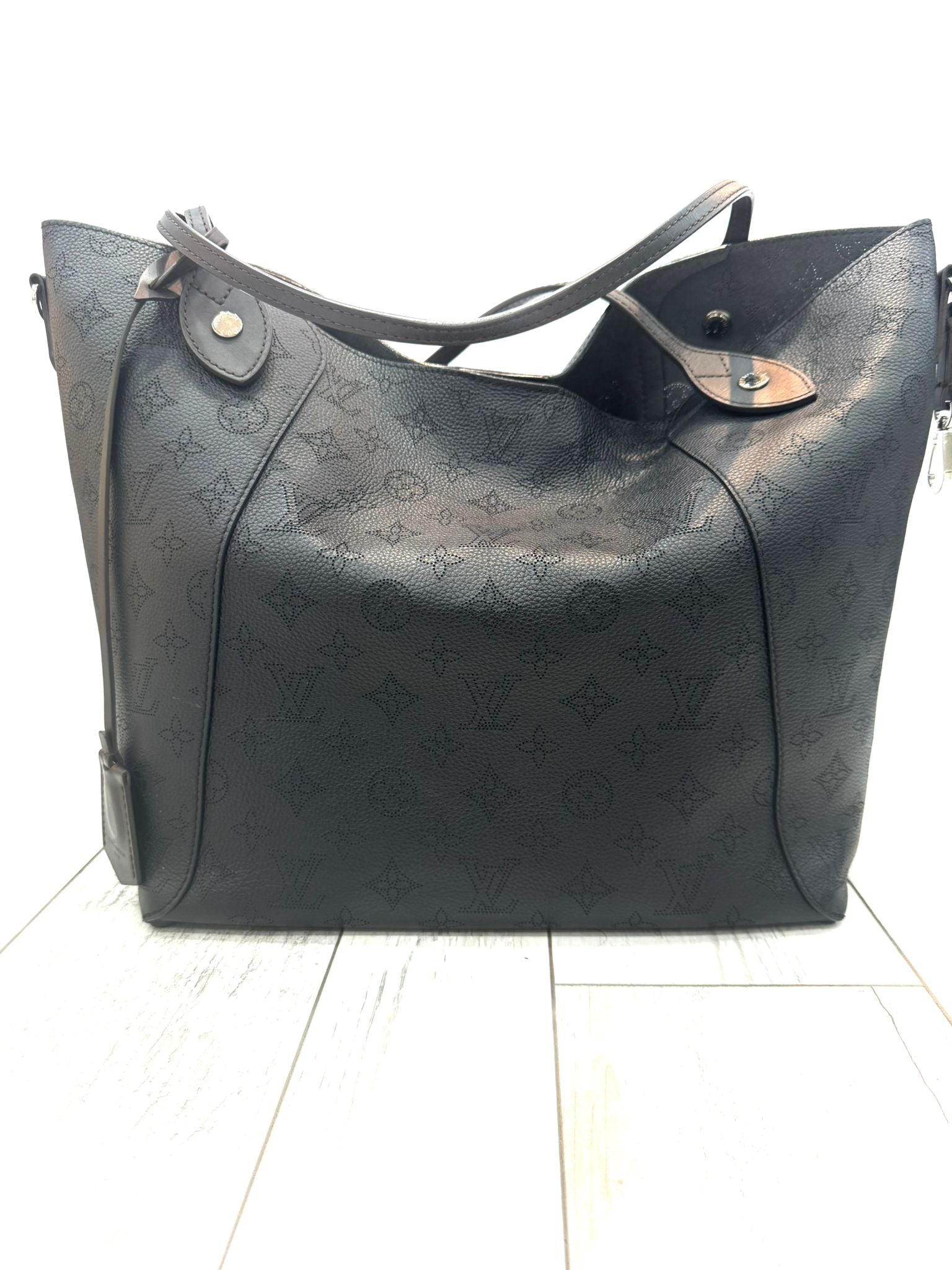 LOUIS VUITTON BLOSSOM MAHINA CALFSKIN LEATHER MM BAG