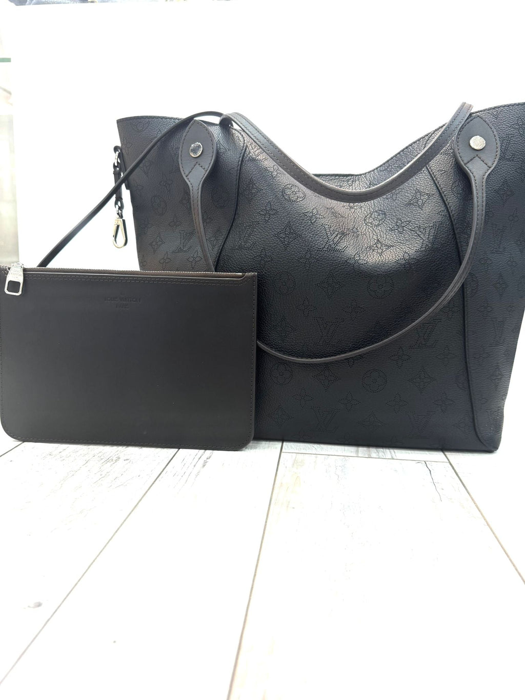 LOUIS VUITTON BLOSSOM MAHINA CALFSKIN LEATHER MM BAG