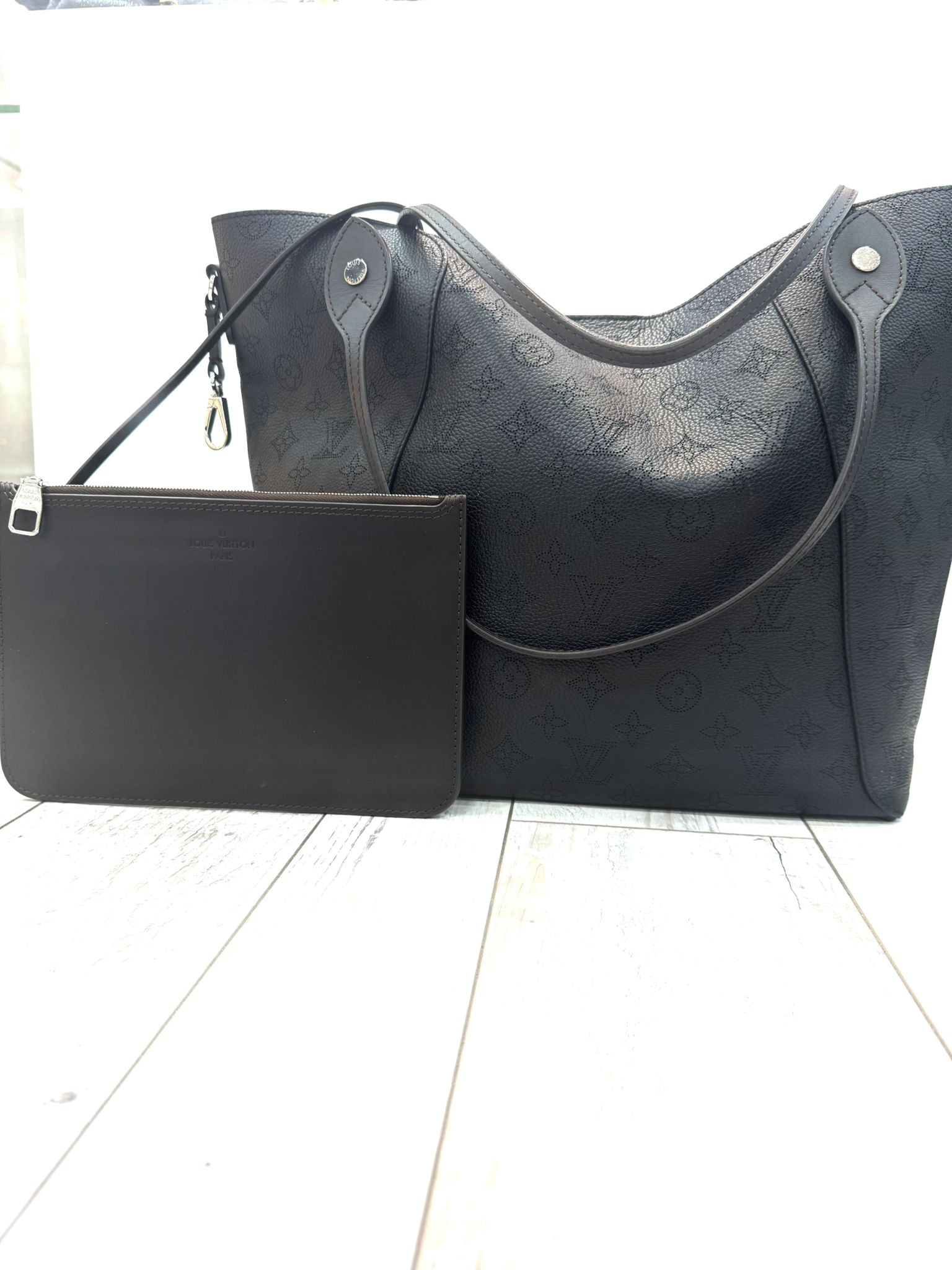 LOUIS VUITTON BLOSSOM MAHINA CALFSKIN LEATHER MM BAG
