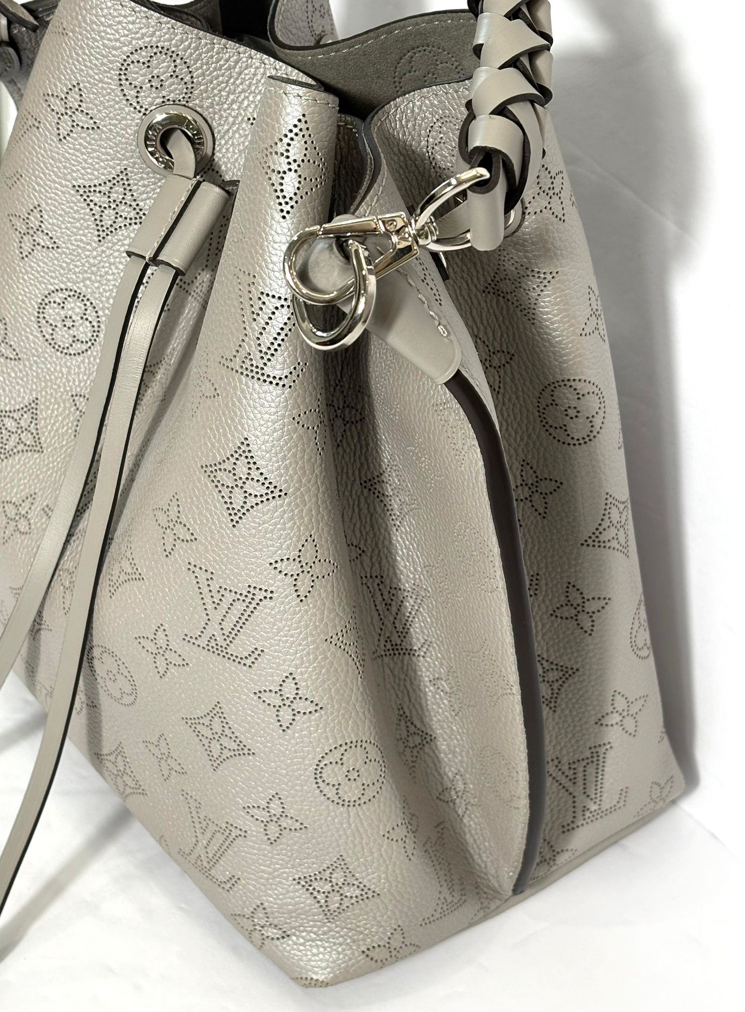 LOUIS VUITTON MURIA BUCKET BAG