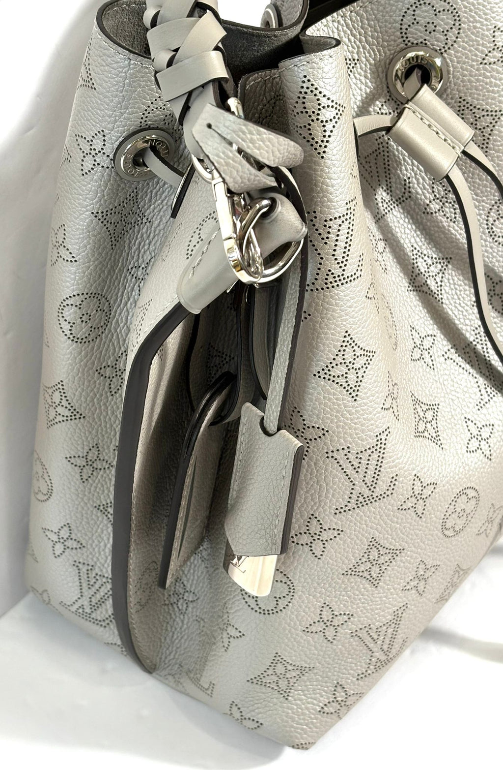 LOUIS VUITTON MURIA BUCKET BAG
