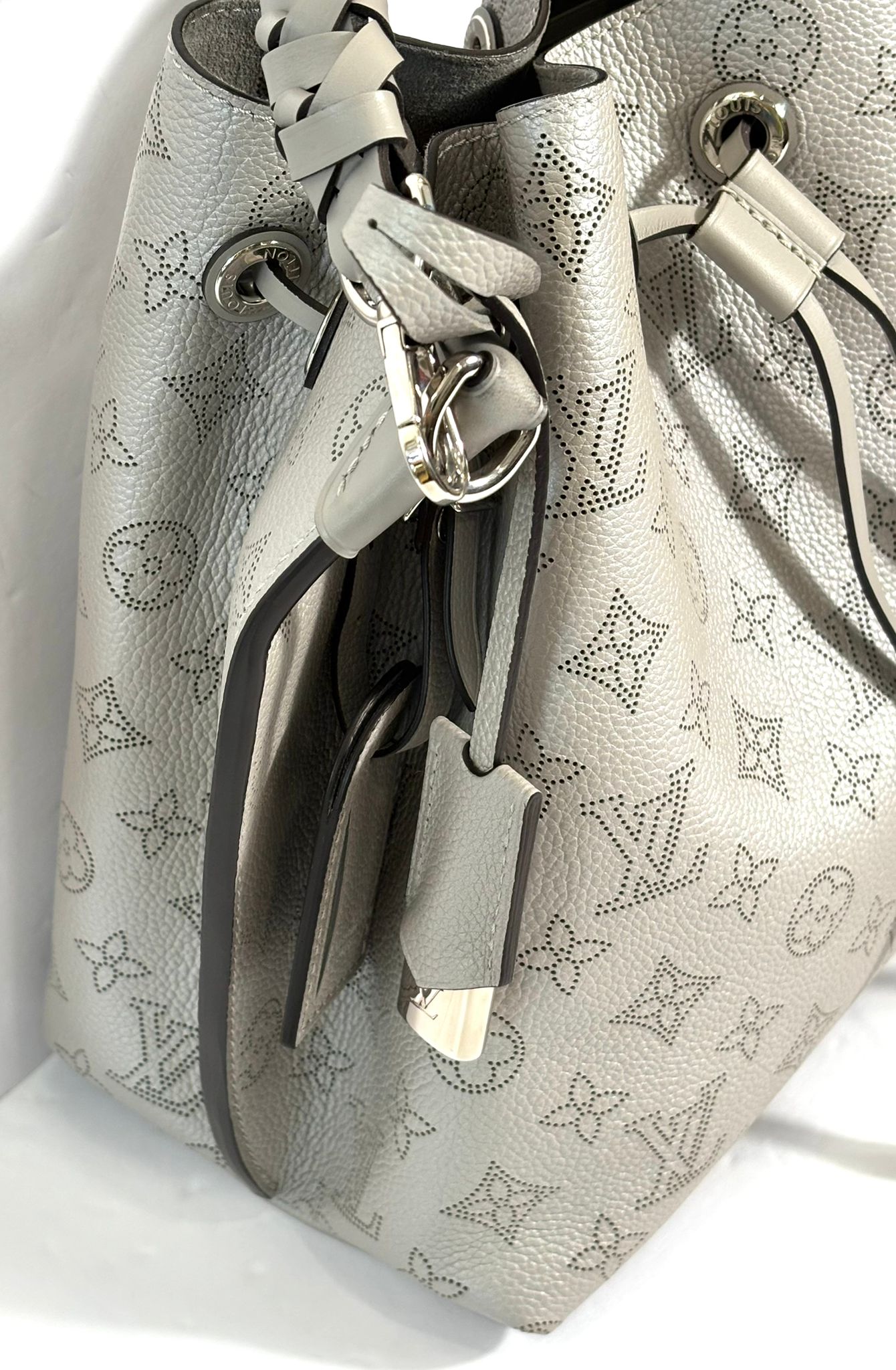 LOUIS VUITTON MURIA BUCKET BAG