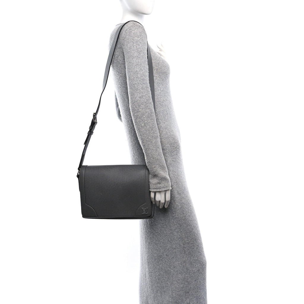 LOUIS VUITTON MEN'S TAIGA MESSENGER BAG