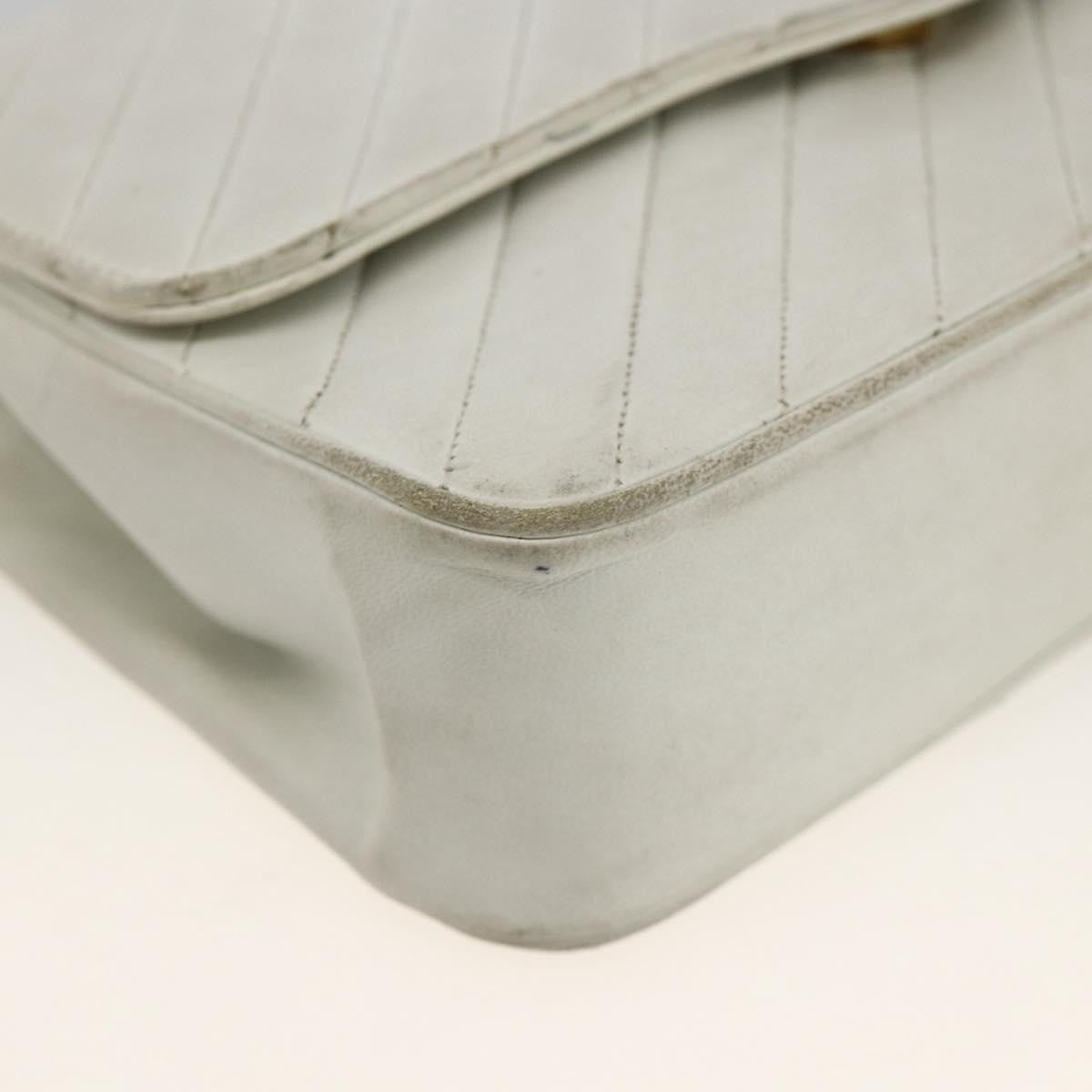 Chanel Matelasse Chain Shoulder Bag Leather White Leather Shoulder Bag Bag (Pre-Owned)