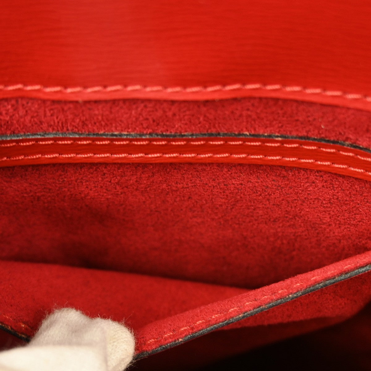 Louis Vuitton Cluny Shoulder Bag Epi Leather Red Leather Shoulder Bag Bag (Pre-Owned)