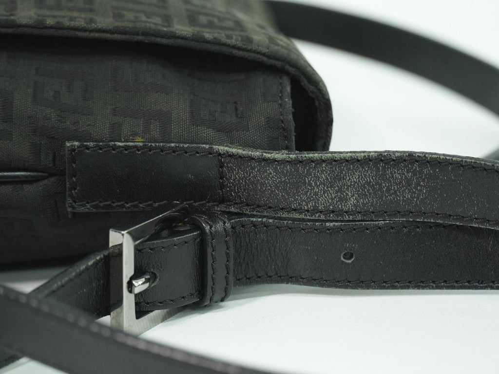 Fendi Vintage Flap Crossbody Bag Zucchino Canvas Black Canvas Shoulder Bag Bag (Pre-Owned)