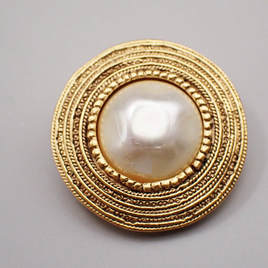 Chanel Vintage Round Clip-On Earrings Metal With Faux Pearl Gold Gold_Plated Earrings Jewelry (Pre-Owned)