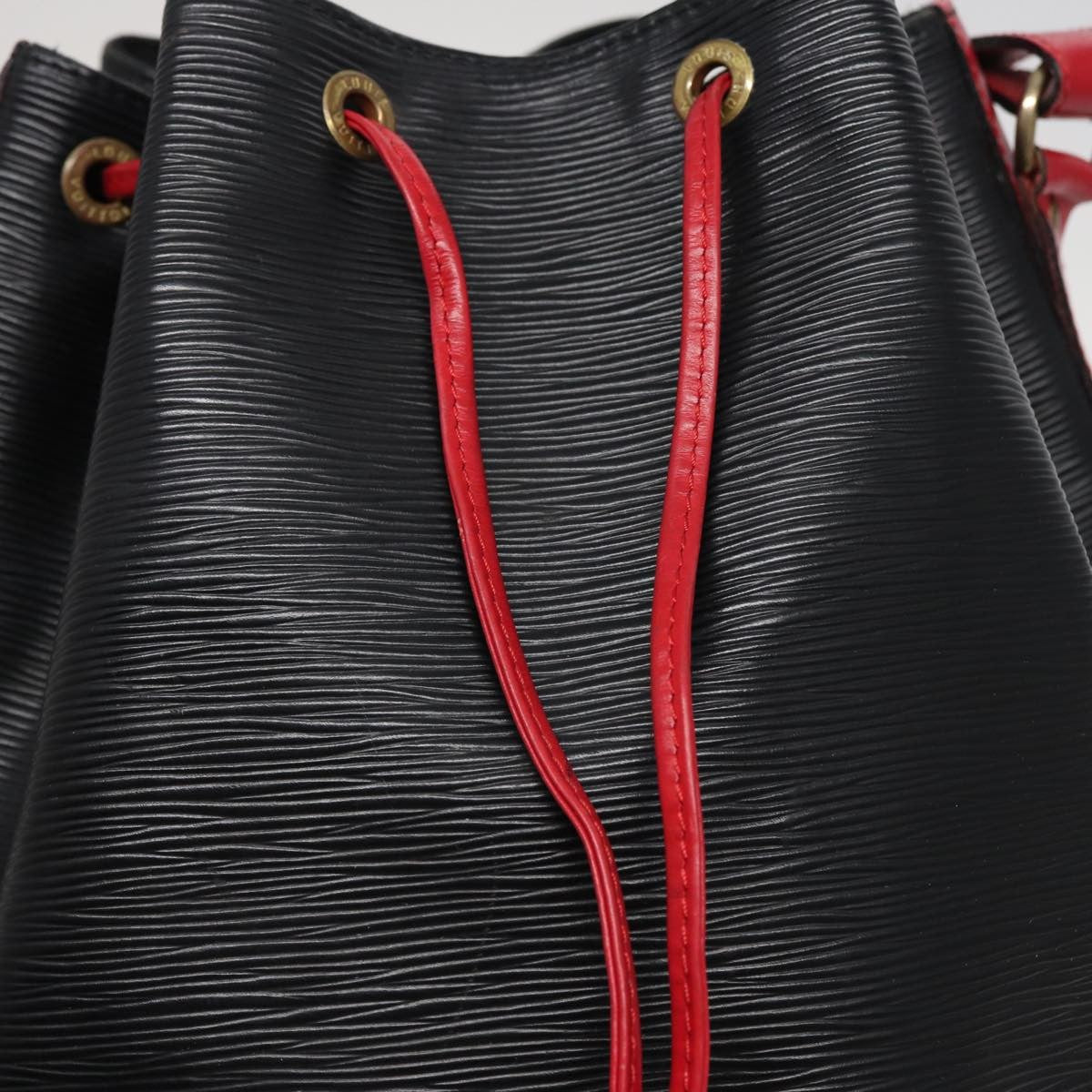 Louis Vuitton Bicolor Noe Handbag Epi Leather Black Leather Shoulder Bag Bag (Pre-Owned)