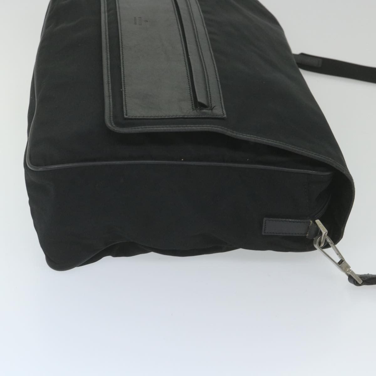 Gucci Vintage Flap Crossbody Bag Nylon Black Nylon Shoulder Bag Bag (Pre-Owned)