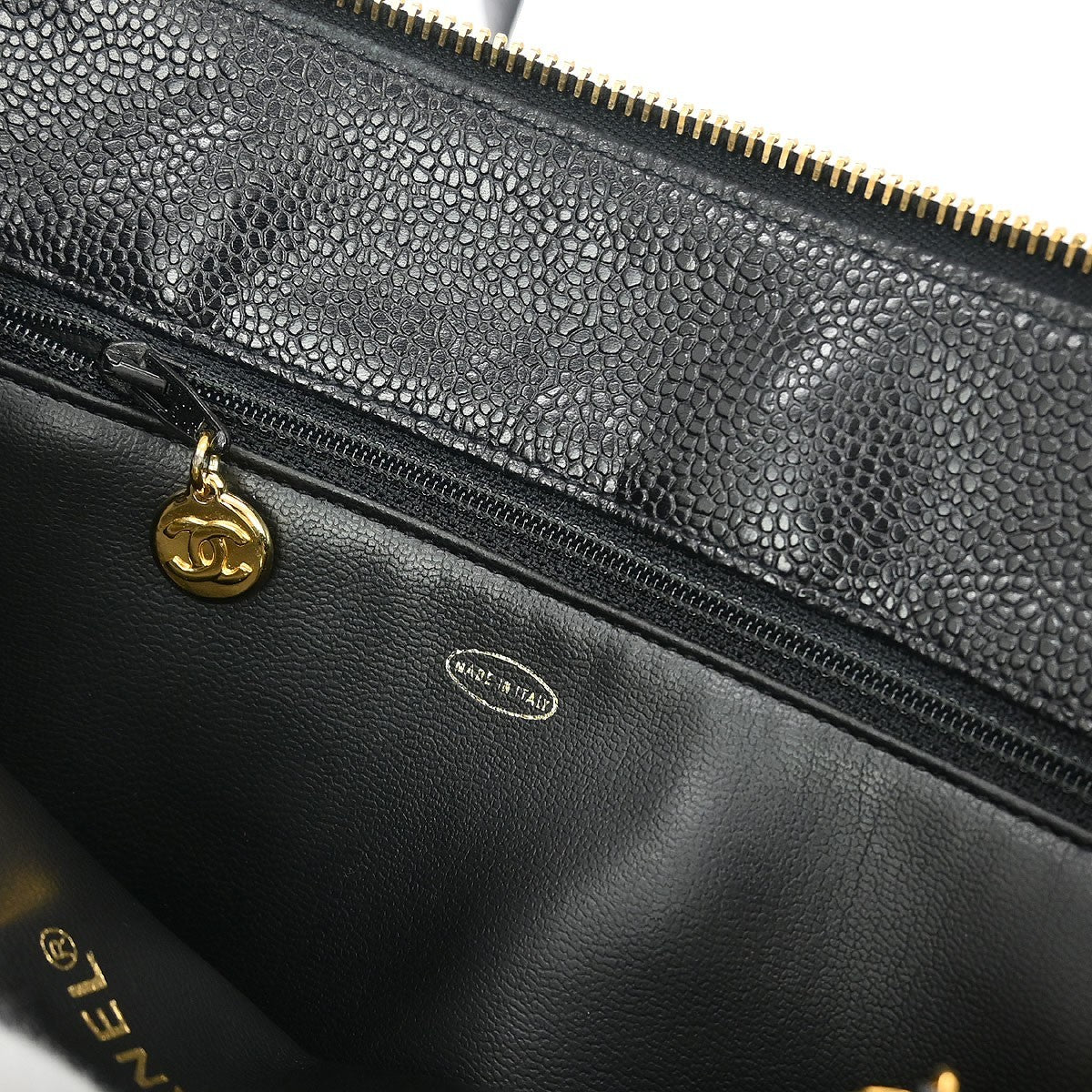 Chanel Vintage Zip Shoulder Bag Chevron Caviar Black Leather Shoulder Bag Bag (Pre-Owned)