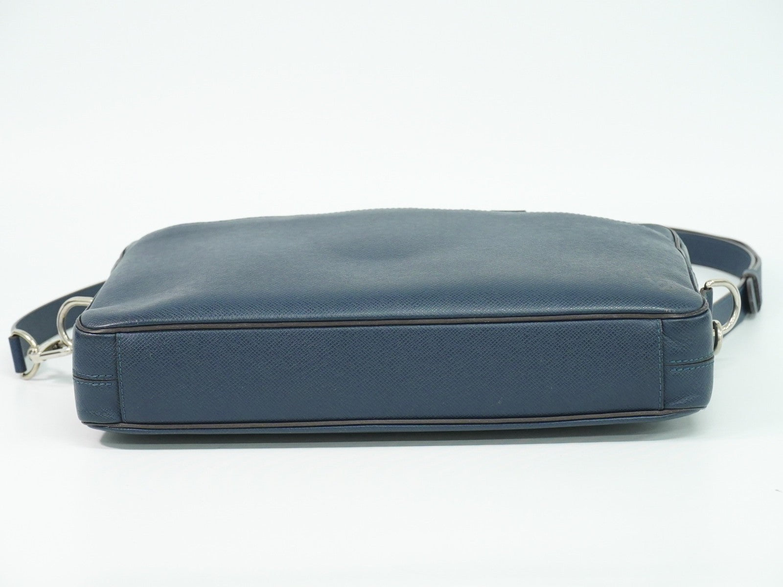 Louis Vuitton Porte-Documents Business Bag Taiga Leather Navy Leather Briefcase Bag (Pre-Owned)