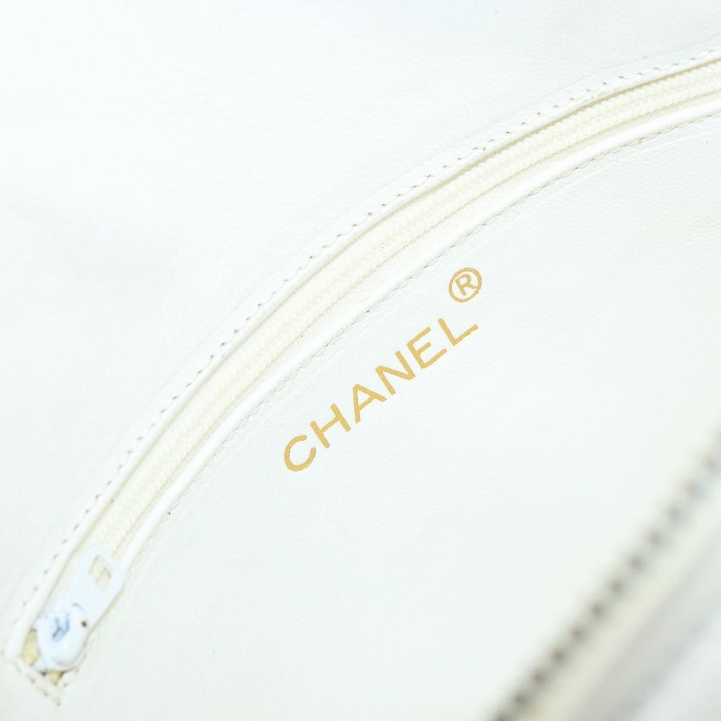 Chanel Vintage Diamond Tassel Crossbody Quilted Lambskin White Leather Clutche & Pouche Bag (Pre-Owned)