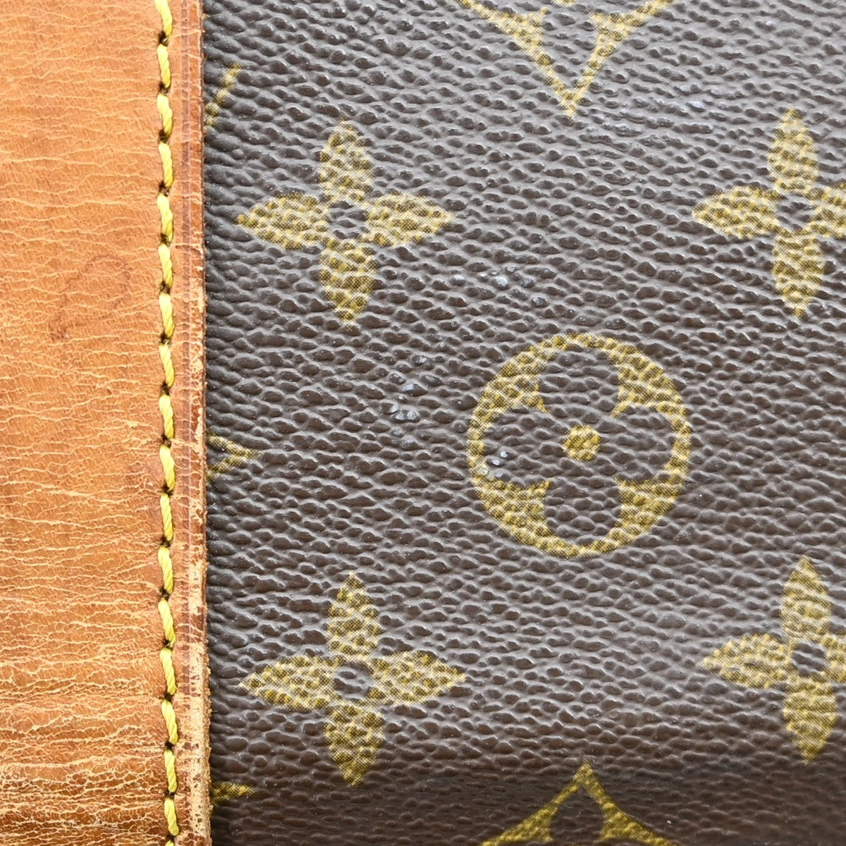 Louis Vuitton Keepall Bandouliere Bag Monogram Canvas Brown Canvas Travel Bag Bag (Pre-Owned)