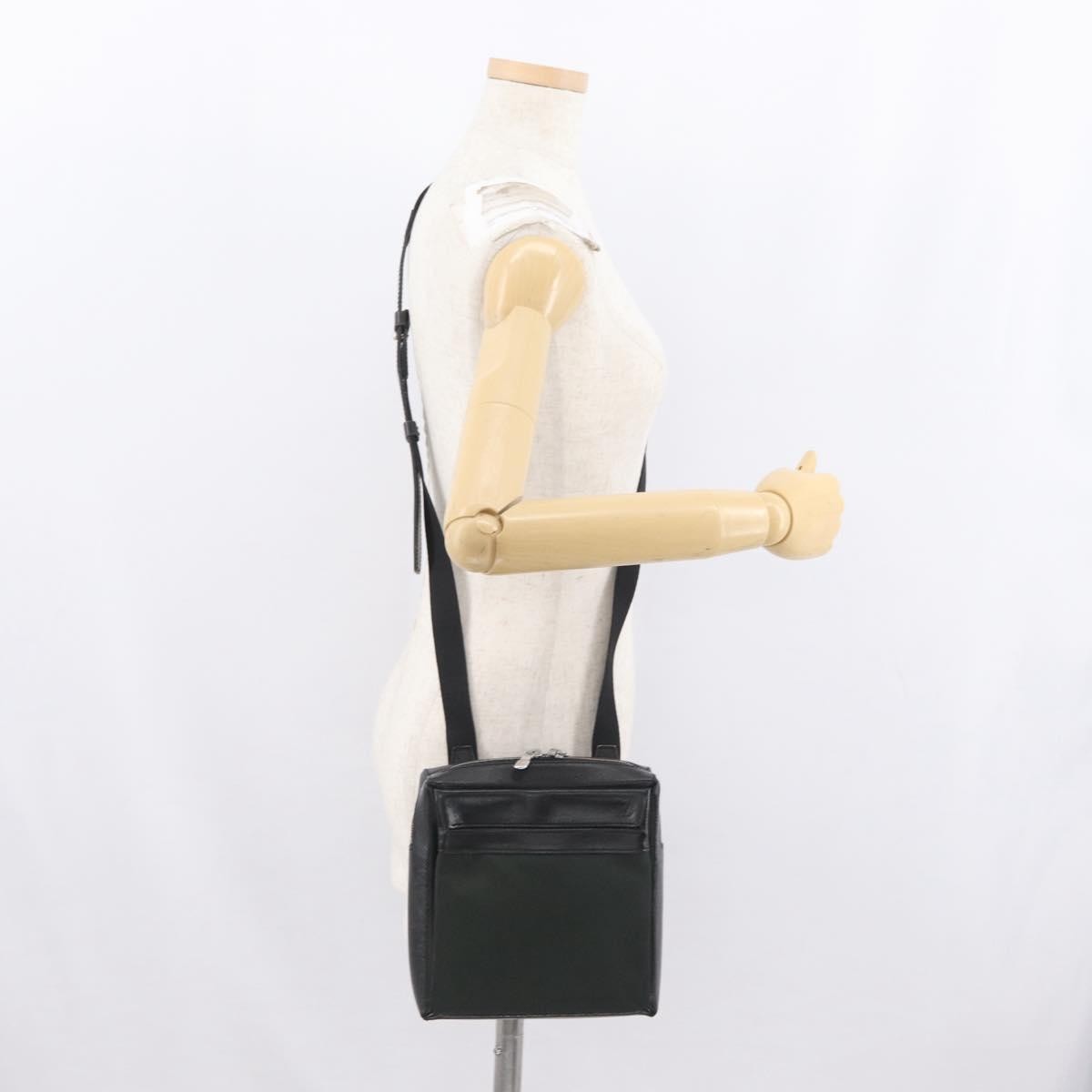 Louis Vuitton Sayan Messenger Bag Taiga Leather And Canvas Black Leather Shoulder Bag Bag (Pre-Owned)
