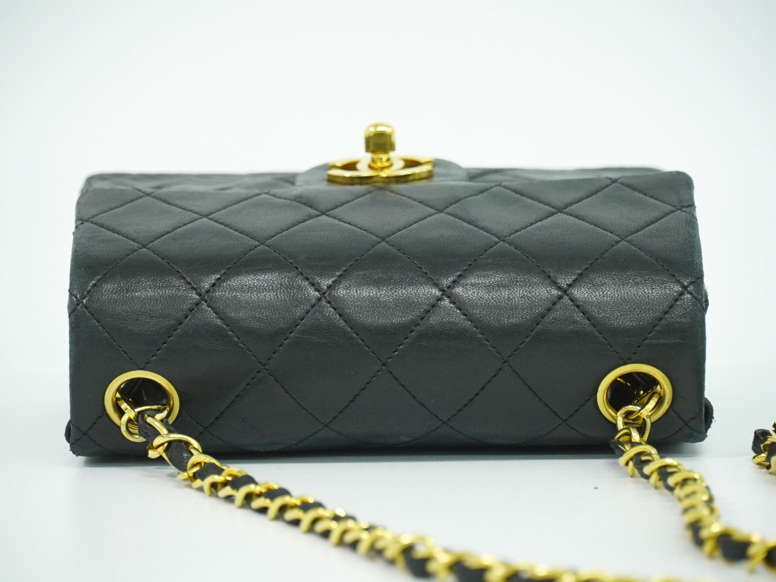 Chanel Vintage Square Classic Single Flap Bag Quilted Leather Black Leather Handbag (Pre-Owned)