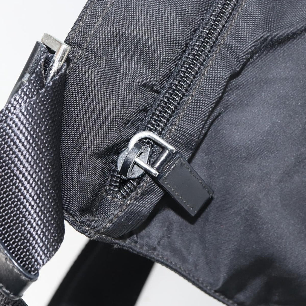 Prada Front Pocket Messenger Bag Tessuto Black Nylon Shoulder Bag Bag (Pre-Owned)