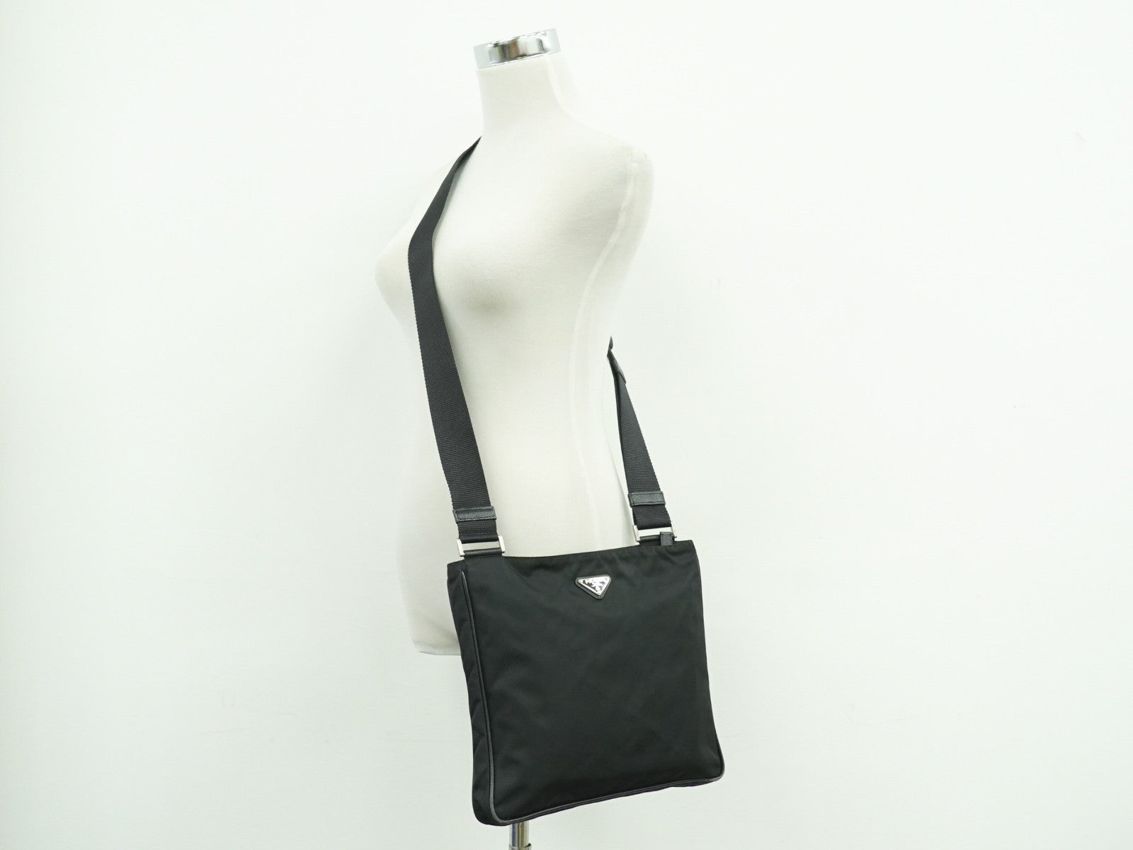 Prada Flat Messenger Bag Tessuto Black Nylon Shoulder Bag Bag (Pre-Owned)