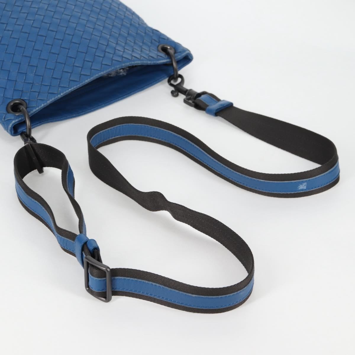 Bottega Veneta Flat Messenger Bag Intrecciato Nappa Blue Leather Shoulder Bag Bag (Pre-Owned)