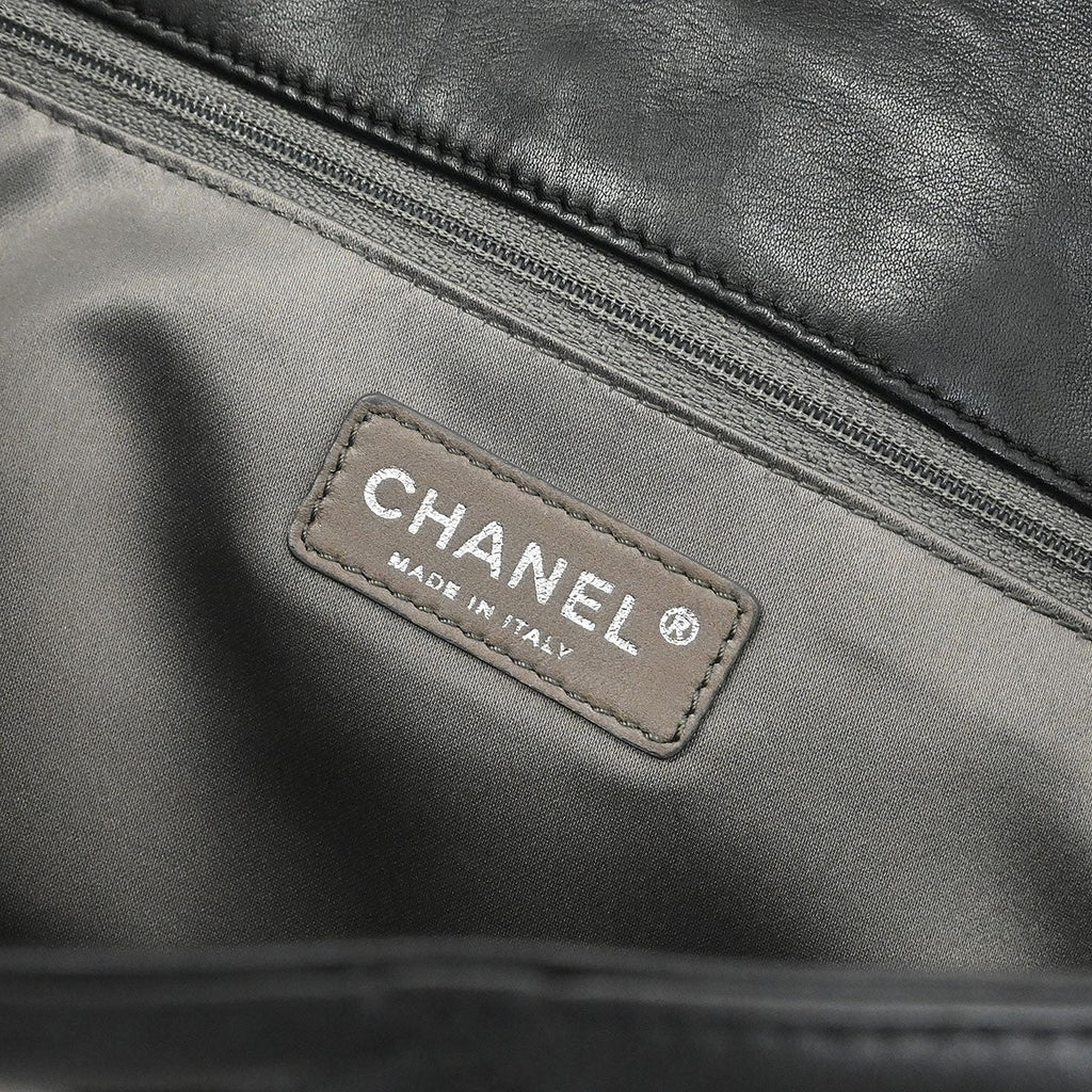 Chanel Door Latch Flap Shoulder Bag Quilted Leather Black Leather Handbag (Pre-Owned)
