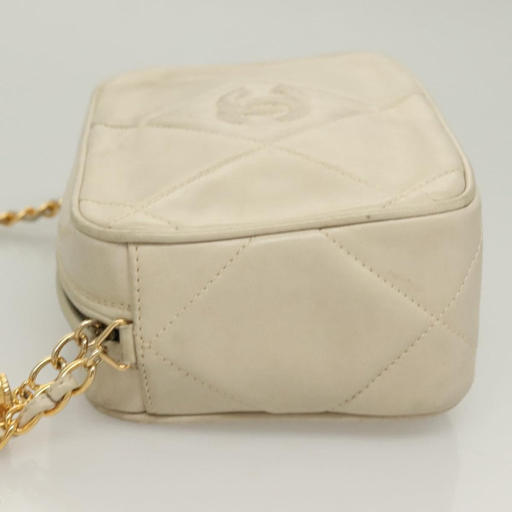 Chanel Vintage Diamond Cc Camera Bag Quilted Lambskin Beige Leather Shoulder Bag Bag (Pre-Owned)